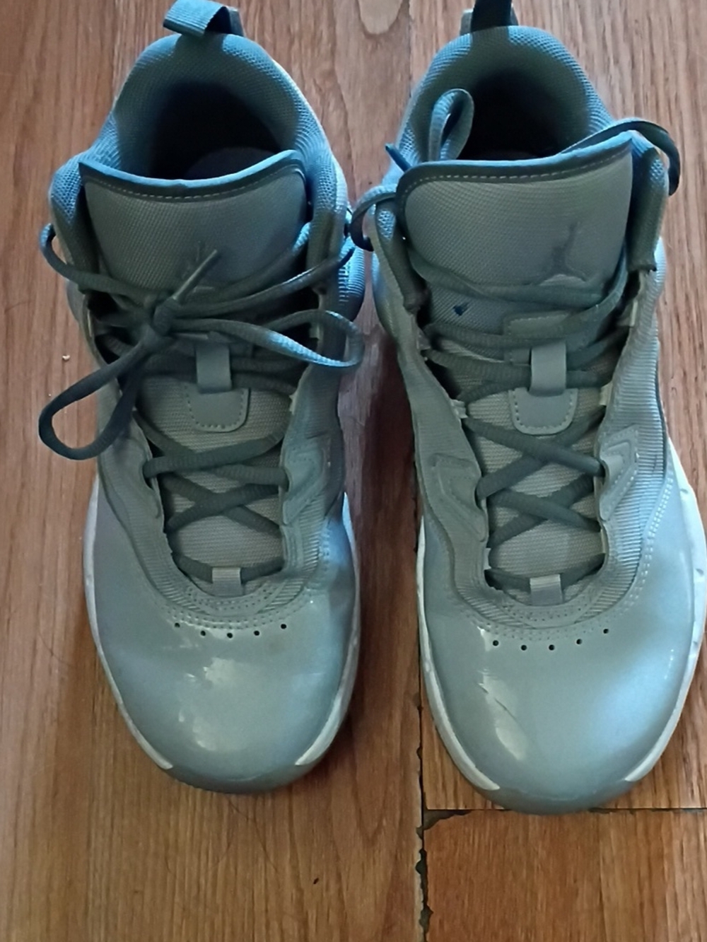 Jordan Kids Sneakers in Grey Size 6y